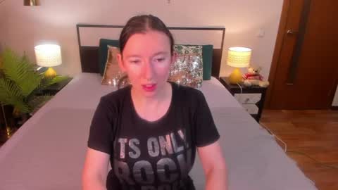 Snapshot of catherinewalls chatting on July 4, 2:29 am Catrin online show from July 4, 2:29 am