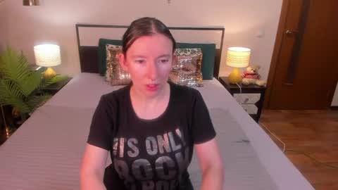 Snapshot of catherinewalls chatting on July 5, 2:29 am Catrin online show from July 5, 2:29 am