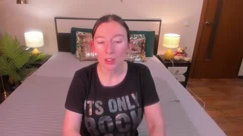 Snapshot of catherinewalls chatting on July 5, 4:19 am Catrin online show from July 5, 4:19 am