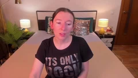 Snapshot of catherinewalls chatting on July 7, 2:03 am Catrin online show from July 7, 2:03 am