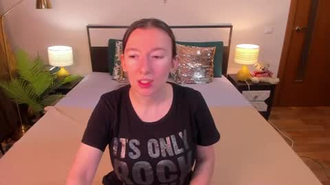Snapshot of catherinewalls chatting on July 8, 5:34 am Catrin online show from July 8, 5:34 am