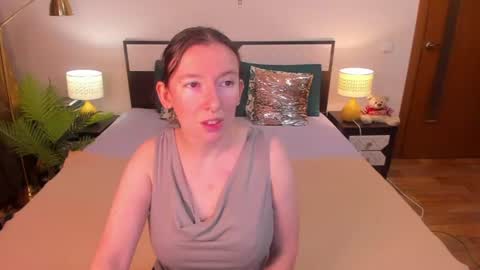 Snapshot of catherinewalls chatting on July 9, 2:48 am Catrin online show from July 9, 2:48 am