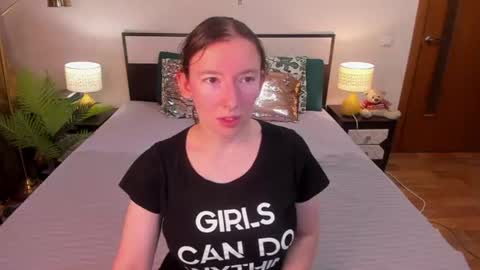 Snapshot of catherinewalls chatting on July 13, 3:42 am Catrin online show from July 13, 3:42 am