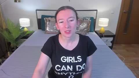 Snapshot of catherinewalls chatting on July 14, 3:22 am Catrin online show from July 14, 3:22 am