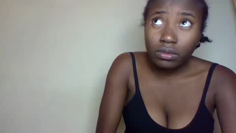 Snapshot of cathia_bella chatting on July 6, 6:43 am cathia_bella online show from July 6, 6:43 am