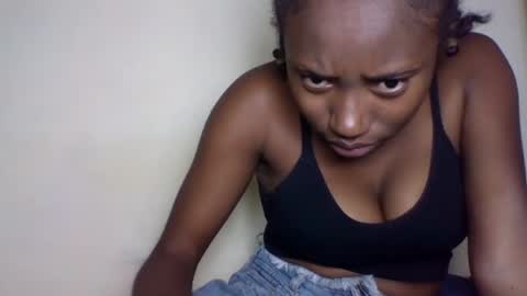 Snapshot of cathia_bella chatting on July 6, 3:03 pm cathia_bella online show from July 6, 3:03 pm