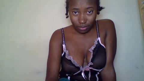 Snapshot of cathia_bella chatting on July 7, 6:47 am cathia_bella online show from July 7, 6:47 am