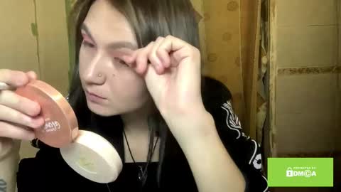 Lola online show from November 11, 9:15 pm