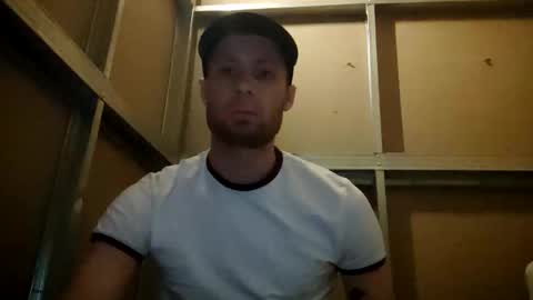 Snapshot of catmen001 chatting on February 25, 6:17 pm catmen001 online show from February 25, 6:17 pm