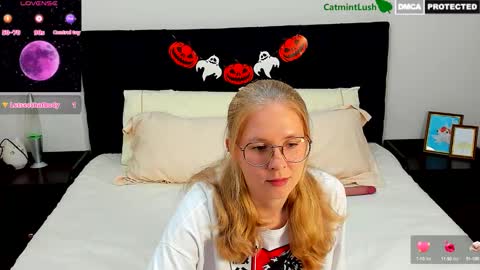 CatmintLush online show from October 18, 11:49 pm