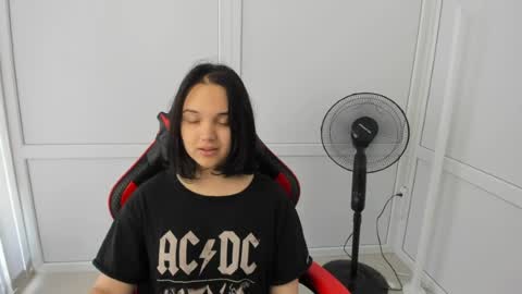 Snapshot of catrine_cute chatting on June 18, 6:35 am Catrine online show from June 18, 6:35 am