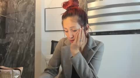 CATT EVANS online show from December 12, 12:48 am