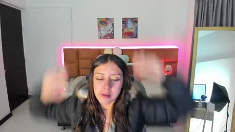 catti_brie_ online show from May 14, 11:39 am