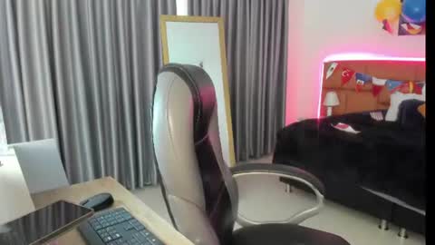 Snapshot of catti_brie_ chatting on July 14, 11:49 am catti_brie_ online show from July 14, 11:49 am