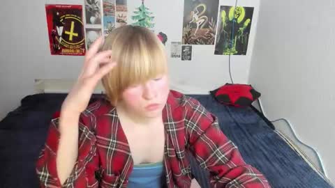 cattie_w_ online show from February 24, 1:25 am