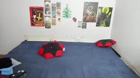 cattie_w_ online show from April 11, 7:45 am