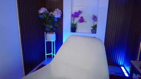 cattleyascaly online show from September 20, 7:15 pm