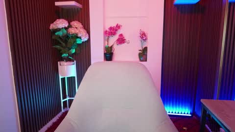 cattleyascaly online show from September 24, 7:28 pm