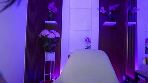 cattleyascaly online show from November 8, 8:40 pm