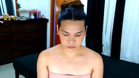 Snapshot of caylineaddison chatting on May 29, 10:35 am The Queen Named ADDISON online show from May 29, 10:35 am