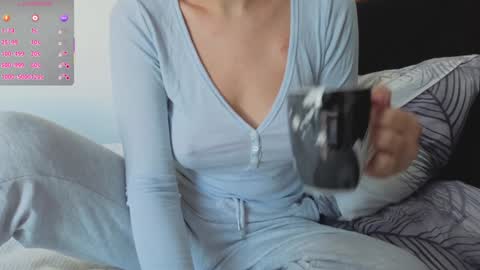 Snapshot of cbhotblonde chatting on October 4, 6:33 am Folow my instagram cuteback7272 and onlyfans cbhotblonde1 online show from October 4, 6:33 am