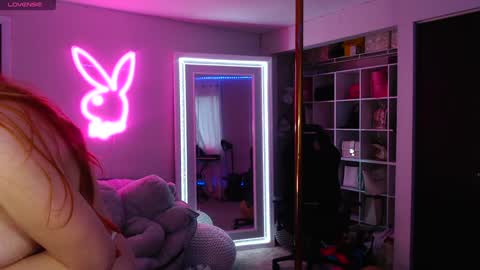 Ccinnamon online show from January 5, 8:52 pm