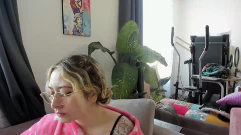 ccuteass online show from December 5, 1:17 pm