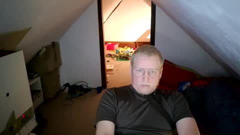 Snapshot of cebas chatting on February 13, 9:51 am cebas online show from February 13, 9:51 am