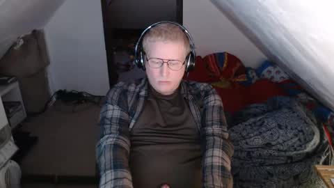 Snapshot of cebas chatting on March 4, 1:17 pm cebas online show from March 4, 1:17 pm