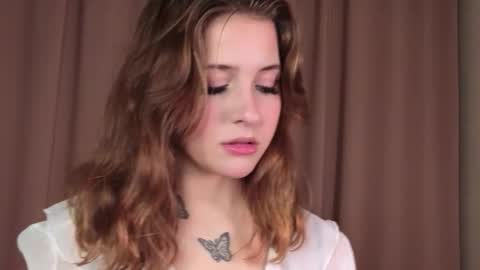 Lina  online show from March 4, 7:20 pm