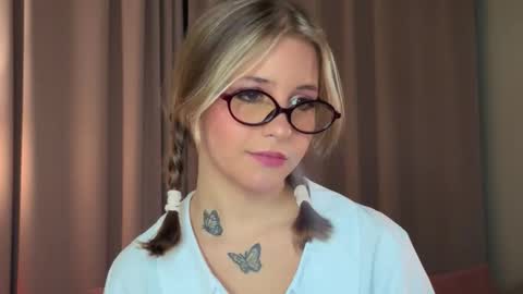 Lina  online show from March 27, 7:13 pm