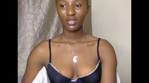 Snapshot of cee_queen chatting on May 31, 2:24 pm cee_queen online show from May 31, 2:24 pm
