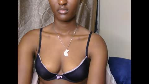 Snapshot of cee_queen chatting on June 3, 3:50 pm cee_queen online show from June 3, 3:50 pm
