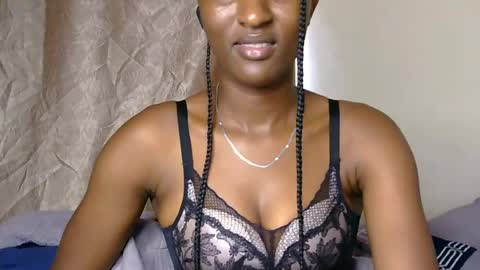 Snapshot of cee_queen chatting on June 18, 9:47 am cee_queen online show from June 18, 9:47 am