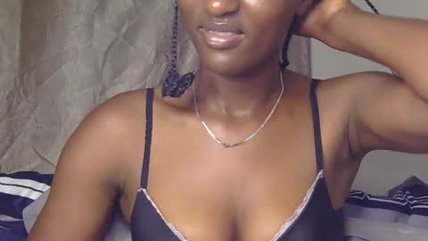 Snapshot of cee_queen chatting on June 21, 12:46 am cee_queen online show from June 21, 12:46 am