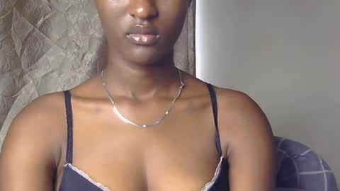 Snapshot of cee_queen chatting on June 21, 2:30 pm cee_queen online show from June 21, 2:30 pm