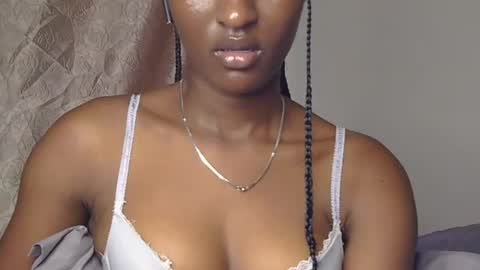 Snapshot of cee_queen chatting on June 23, 10:24 am cee_queen online show from June 23, 10:24 am