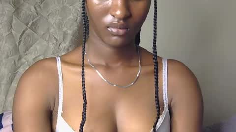 Snapshot of cee_queen chatting on June 24, 1:15 am cee_queen online show from June 24, 1:15 am