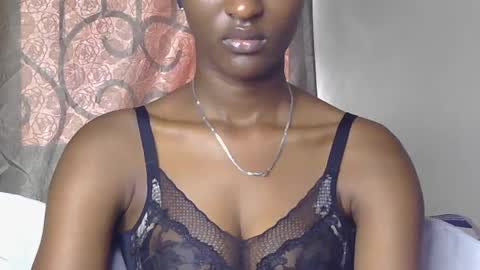 Snapshot of cee_queen chatting on June 26, 6:07 am cee_queen online show from June 26, 6:07 am