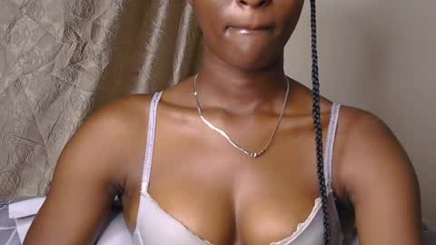 Snapshot of cee_queen chatting on June 29, 5:14 am cee_queen online show from June 29, 5:14 am