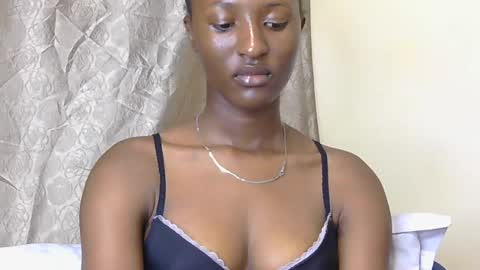 Snapshot of cee_queen chatting on July 1, 10:28 am cee_queen online show from July 1, 10:28 am