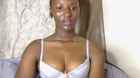 Snapshot of cee_queen chatting on July 5, 6:53 am cee_queen online show from July 5, 6:53 am