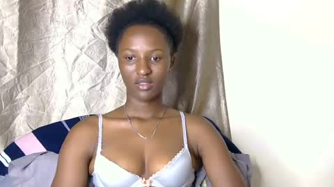 Snapshot of cee_queen chatting on July 5, 6:59 pm cee_queen online show from July 5, 6:59 pm