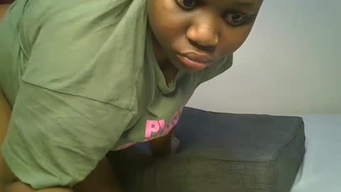 ceepretty25 online show from May 19, 1:56 am
