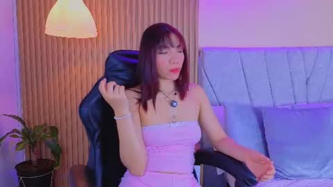 Snapshot of celeste_collinss_ chatting on June 23, 4:54 am celeste online show from June 23, 4:54 am