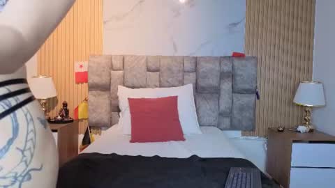 Snapshot of celeste_collinss_ chatting on July 8, 9:52 pm celeste online show from July 8, 9:52 pm
