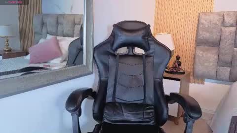 Snapshot of celeste_collinss_ chatting on July 28, 8:52 pm celeste online show from July 28, 8:52 pm