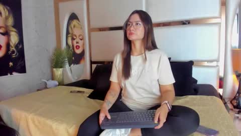 celeste_starsss online show from November 19, 9:26 pm