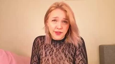 Snapshot of celestia_dyson chatting on June 14, 1:36 am Mary online show from June 14, 1:36 am