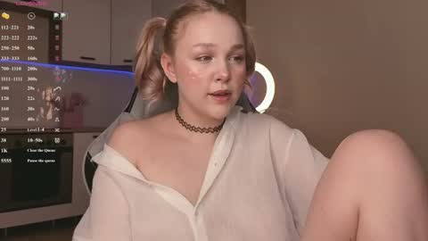 Snapshot of celestia_dyson chatting on June 17, 2:36 am Mary online show from June 17, 2:36 am